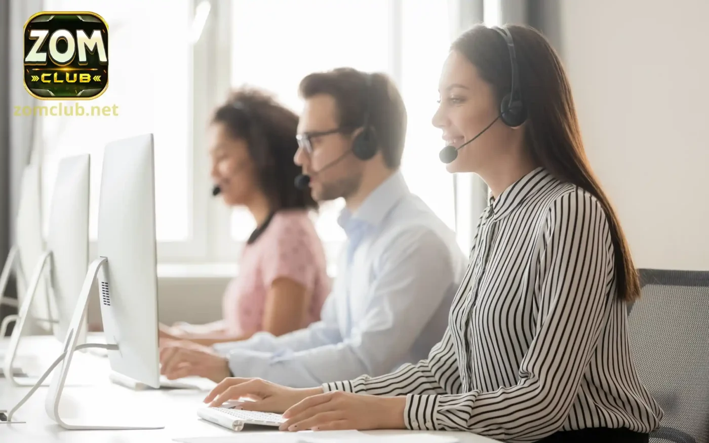 Đội ngũ nhân viên Zomclub tận tâm luôn hỗ trợ khách hàng 24/7